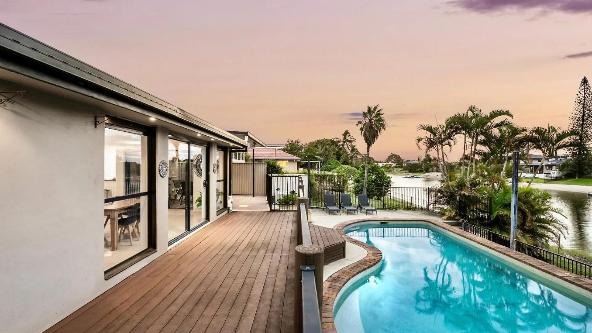 Perfect Family Retreat Villa Gold Coast 0*,  Avustralya